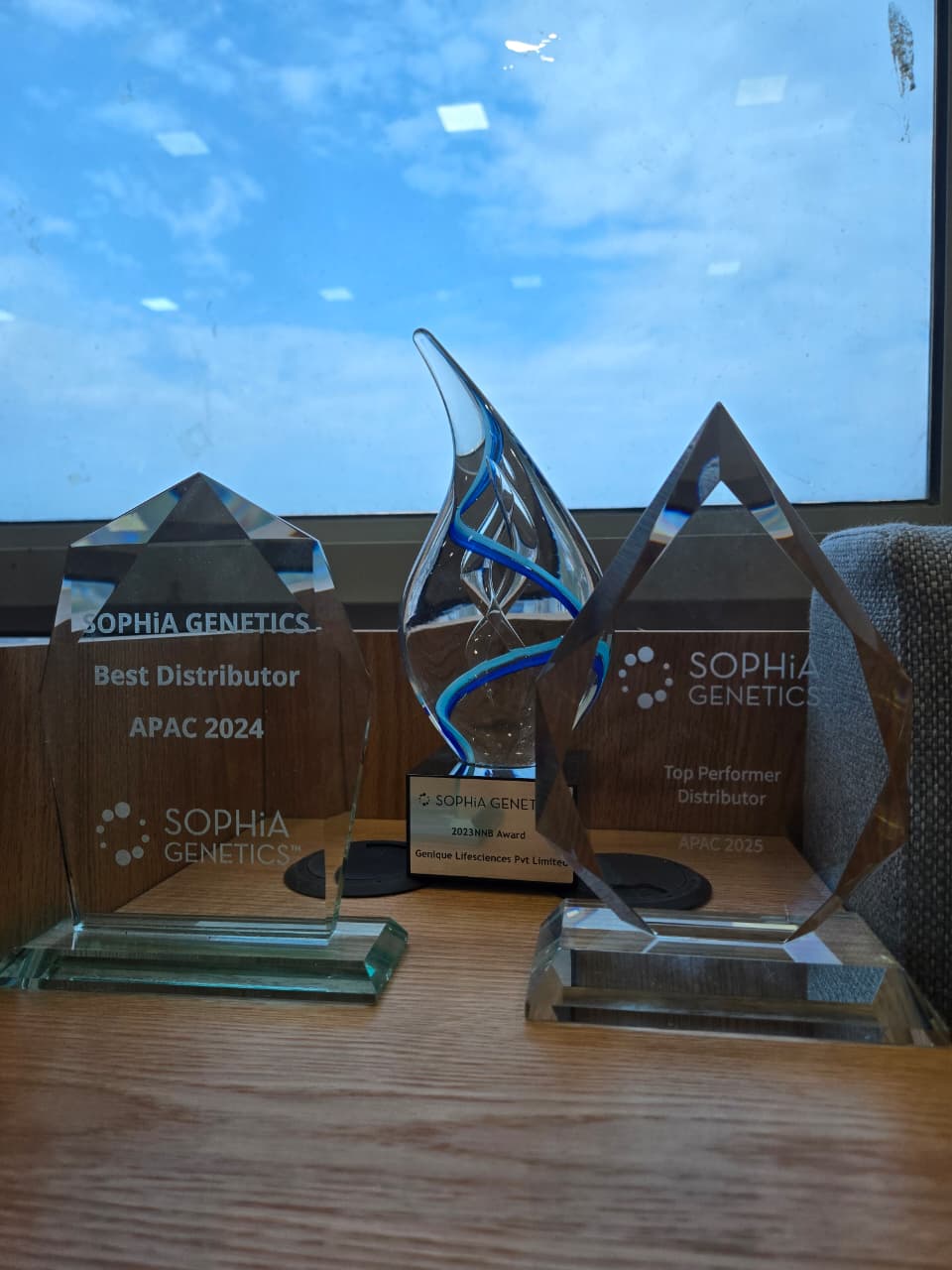 Genique receiving SOPHiA GENETICS distributor awards